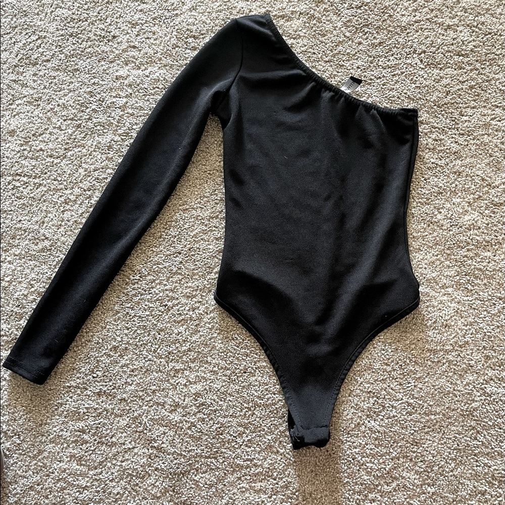 PRETTYLITTLETHING off the shoulder bodysuit size 0
